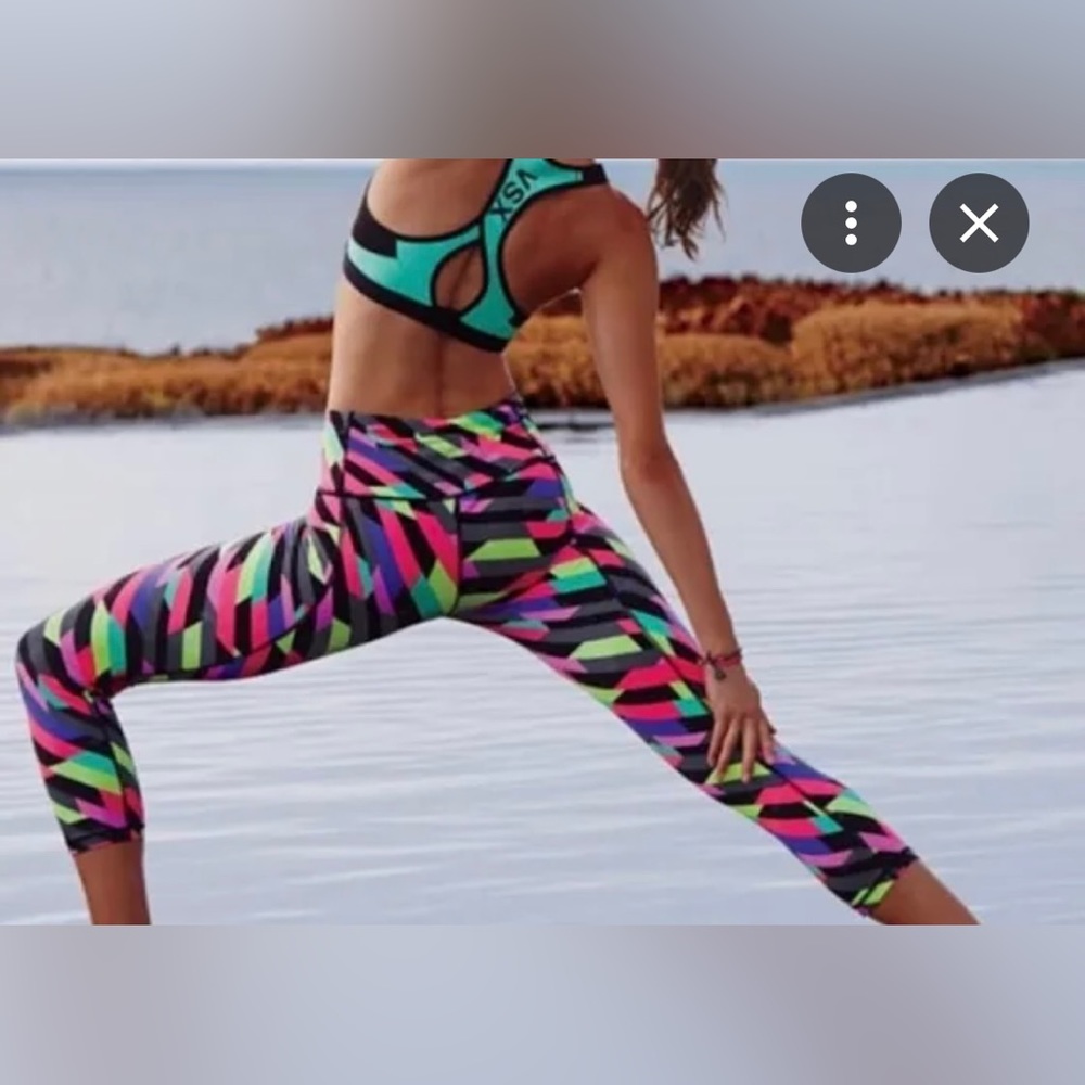 VSX neon geometric pattern capri leggings